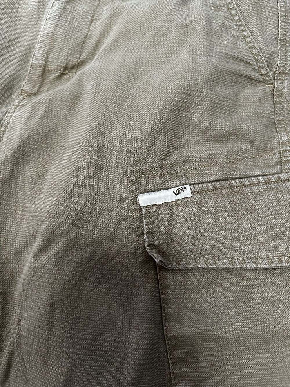 Vans Size 32 Tan Brown Embroidered Skull Pocket Skater Cargo Shorts Textured - Picture 3 of 8